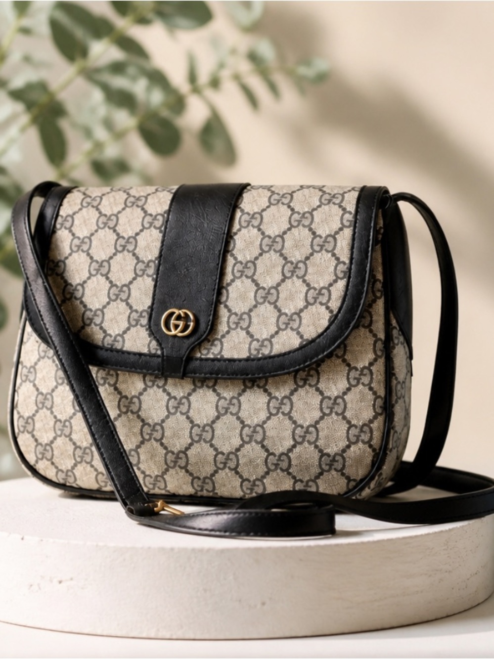 ✋Price Drop ✋Authentic Gucci Crossbody/Shoulder Bag .